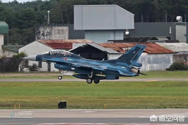 每一个飞行员是只开固定的飞机吗，还是随机的，轮到哪架开哪架？