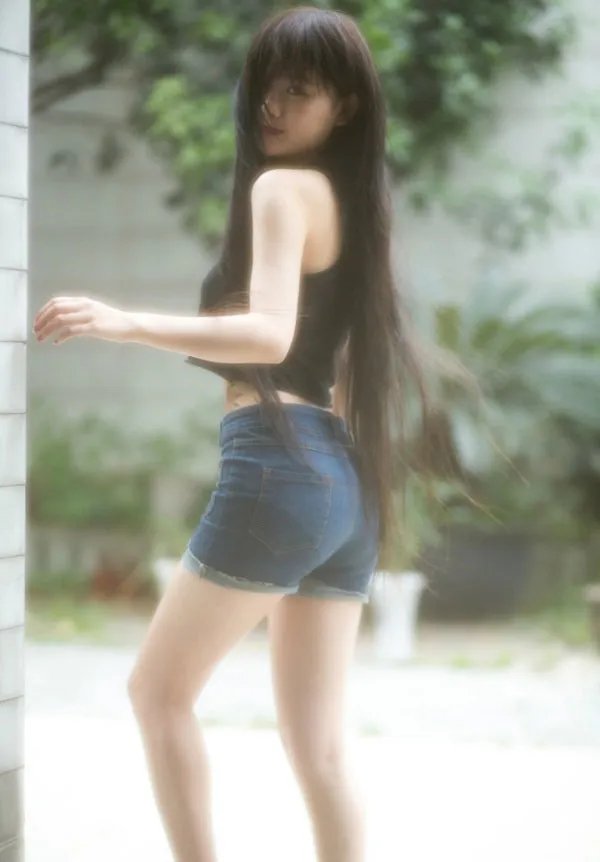 南笙姑娘《男人装》大尺度写真 性感唯美露酥胸