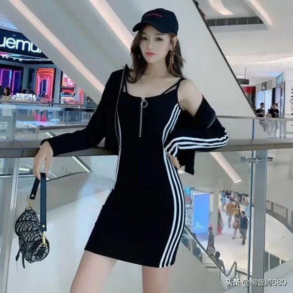 无袖连衣裙怎么搭配才好看？