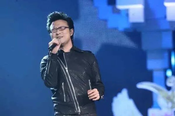 汪峰发文章子怡在线调侃，他们是在秀恩爱吗？