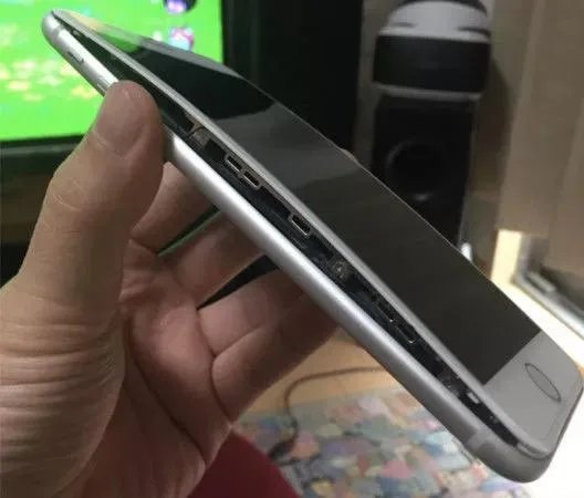销售遇冷后iPhone 8 Plus又出现爆裂，电池或与三星同厂，你怎么看？