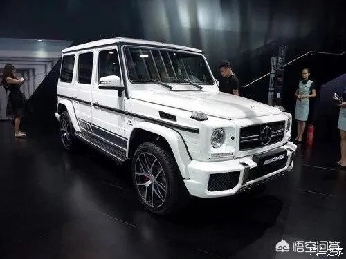 杜海涛送了一台白色奔驰大G给沈梦辰求婚，你觉得白色好看还是黑色好？
