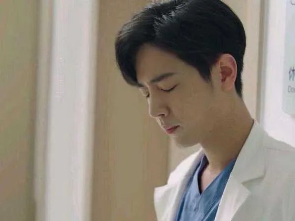 《余生请多指教》肖战上演“霸道医生”，肖战与医生的形象是否贴合？