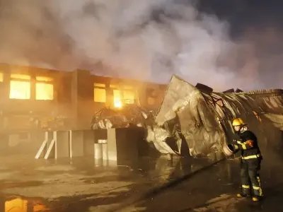 安阳火灾事故系企业人员违规操作电焊引发,事故的责任该如何划分?