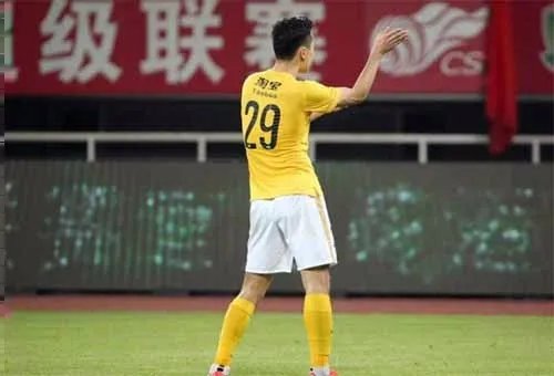 郜林扔鞋砸球迷究竟是怎么回事