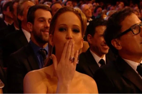 blow a kiss是什么意思中文