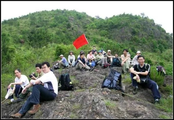 望江山人的介绍