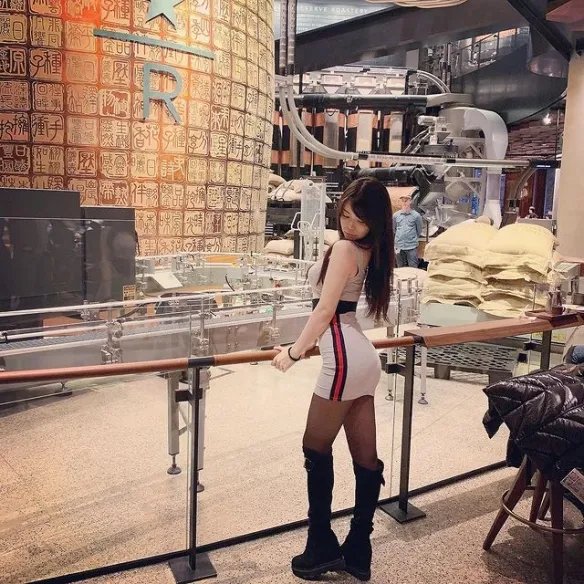 日本健身辣妹涉谷由里：身材火辣运动照叫人脸红心跳！