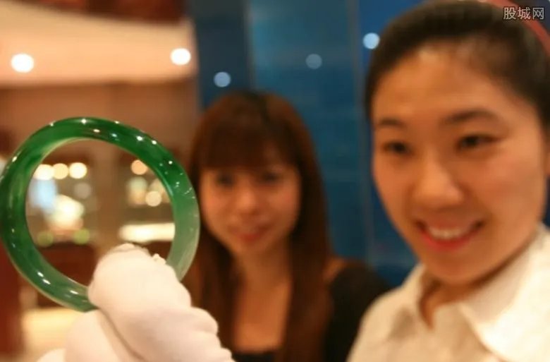 翡翠貔貅价格是多少 翡翠貔貅图片及价格一览