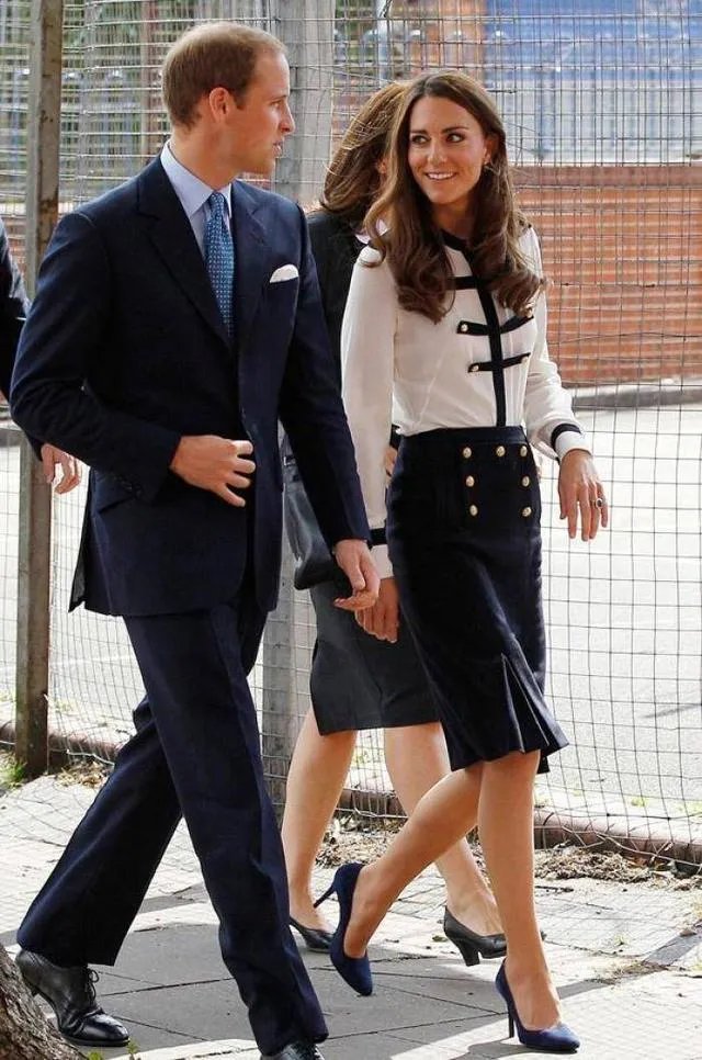 穿正装要不要把衬衫塞进裤子？