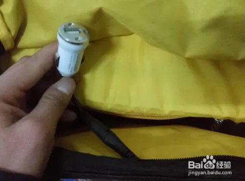 太阳能充电背包