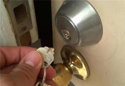 钥匙断在锁芯里怎么办