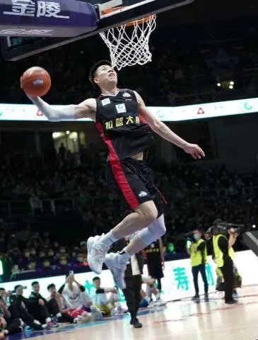 张镇麟为什么在季后赛中哑火,难道是为总决赛留力吗?