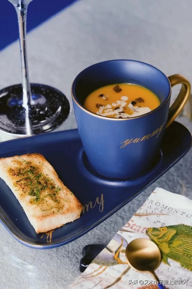 上午跑马拉松比赛早上吃什么早餐好？